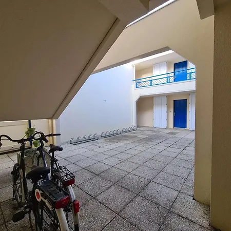 2 Pieces Avec Mezzanine, 4 Couchages, Balcon, Parking, A 100m De La Mer, - Fr-1-224c-295