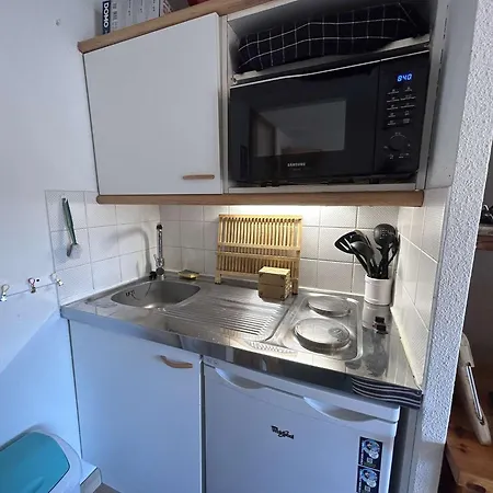 2 Pieces Avec Mezzanine, 4 Couchages, Balcon, Parking, A 100m De La Mer, - Fr-1-224c-295 *